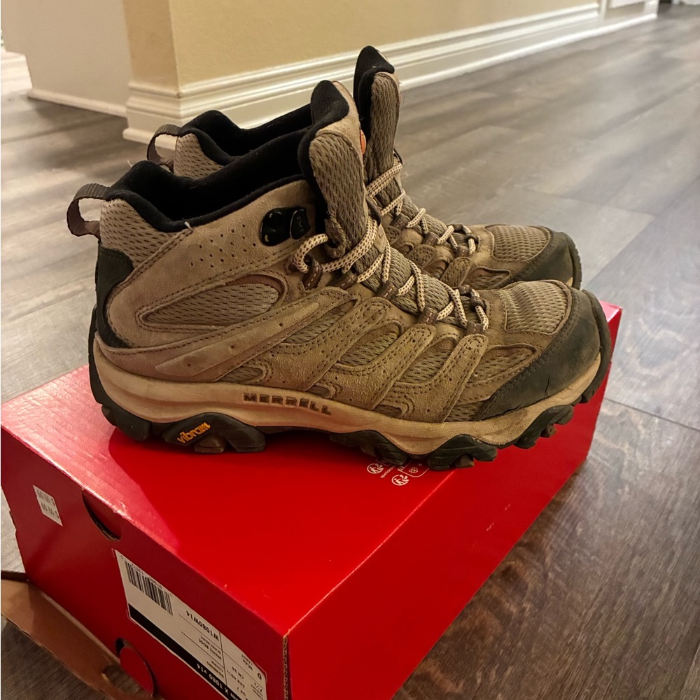 Merrell Women's Boots Moab’s 3 - 8.5 wide - Picture 8 of 10